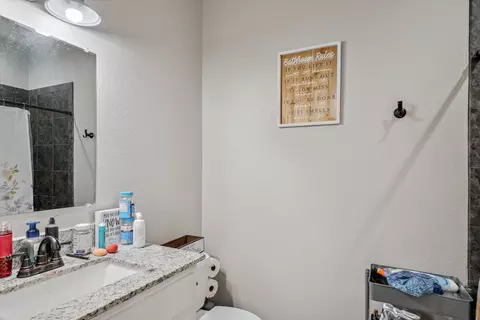 Bath - 703 Maple St, Commerce, TX 75428 photo 3 of 5