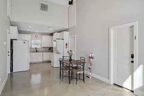 Entry Way - 703 Maple St, Commerce, TX 75428 photo 2 of 5