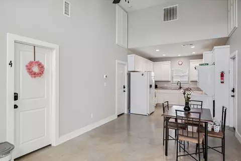 Entry Way - 703 Maple St, Commerce, TX 75428 photo 3 of 5