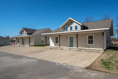 Exterior - 703 Maple St, Commerce, TX 75428 photo 2 of 11