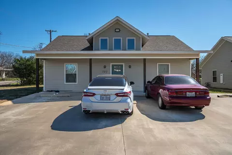 Exterior - 703 Maple St, Commerce, TX 75428 photo 9 of 11