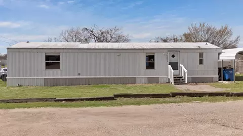 915 N Washington St, Farmersville, TX 75442