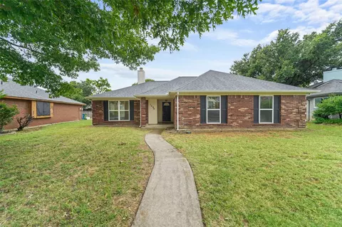 1546 Autumn Breeze Ln, Lewisville, TX 75077