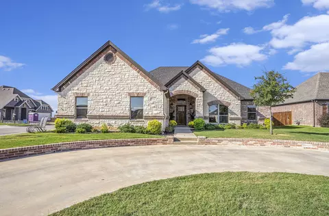 912 Concord St, Cleburne, TX 76033