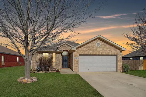 84 N Highland Dr, Sanger, TX 76266