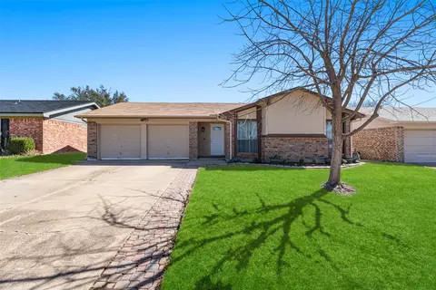 7532 Evergreen Dr, Watauga, TX 76148