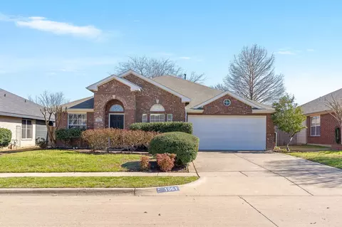 1061 Springhill Dr, Saginaw, TX 76179