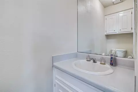 Bath - 1245 Eubanks Rd, Combine, TX 75159 photo 2 of 5