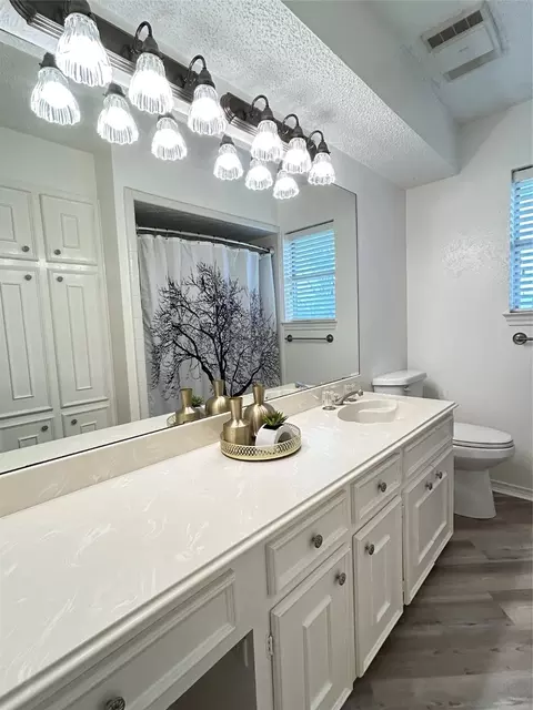 Bath - 1245 Eubanks Rd, Combine, TX 75159 photo 3 of 5