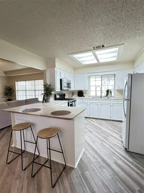 Kitchen - 1245 Eubanks Rd, Combine, TX 75159 photo 2 of 4