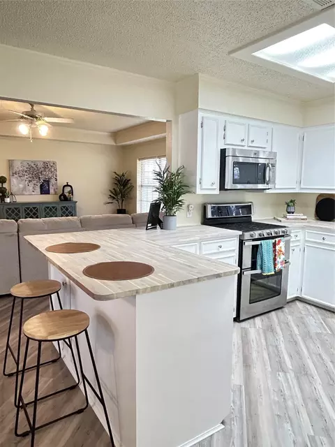 Kitchen - 1245 Eubanks Rd, Combine, TX 75159 photo 3 of 4