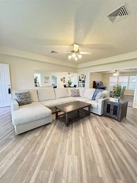 Living - 1245 Eubanks Rd, Combine, TX 75159 photo 3 of 4