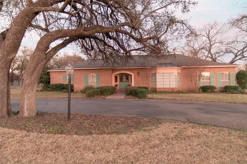 711 N Hurt St, Dublin, TX 76446