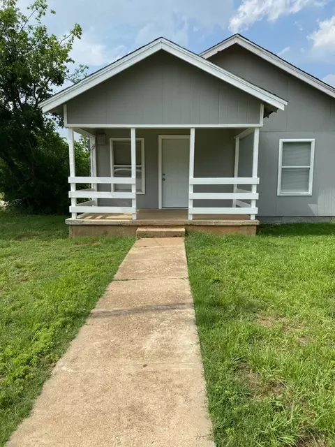 801 E 5th St, Coleman, TX 76834