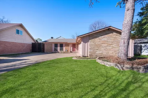 2522 Brady Ln, Grand Prairie, TX 75052