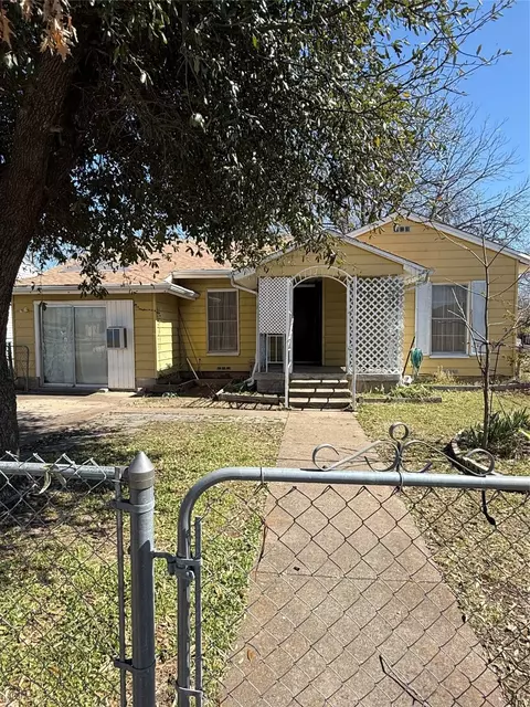 914 10th St, Grand Prairie, TX 75051