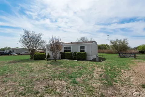 911 W Sterrett Rd, Waxahachie, TX 75167