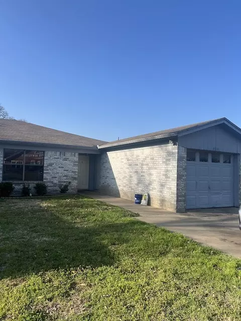 404 Inwood Rd, Azle, TX 76020
