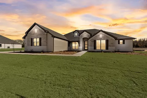 1415 Julian Dr, Van Alstyne, TX 75495
