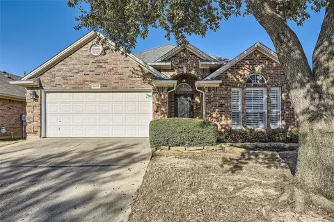 8857 Sunset Trace Dr, Fort Worth, TX 76244