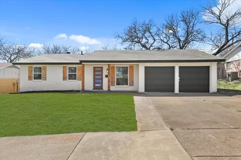 1029 Meadowbrook Dr, Grapevine, TX 76051