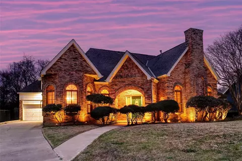 844 Shady Lake Dr, Bedford, TX 76021