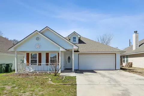 233 Firefly Dr, Springtown, TX 76082