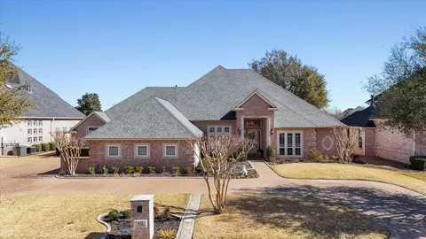 912 Amanda Dr, Mansfield, TX 76063