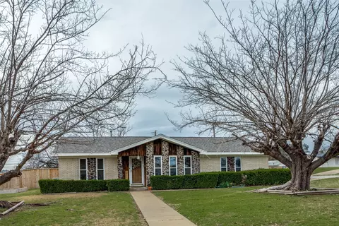 3800 Brookdale Rd, Benbrook, TX 76116