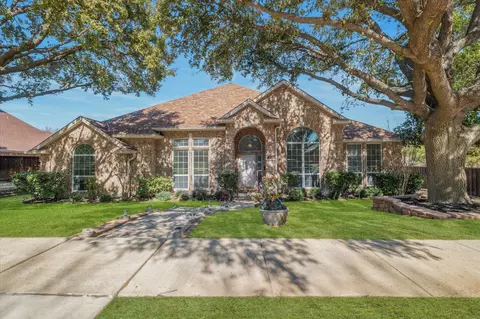 905 Brittany Dr, Lewisville, TX 75067