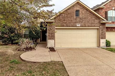 971 Wellington Dr, Lewisville, TX 75067