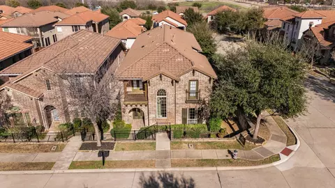 7004 Comal Dr, Irving, TX 75039 photo 2