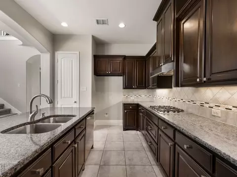 7004 Comal Dr, Irving, TX 75039 photo 9