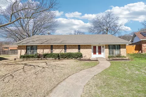 627 E Center Cir, Duncanville, TX 75116