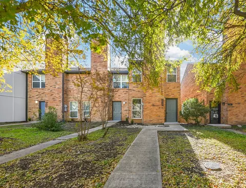 2220 Colony Ct, Dallas, TX 75235