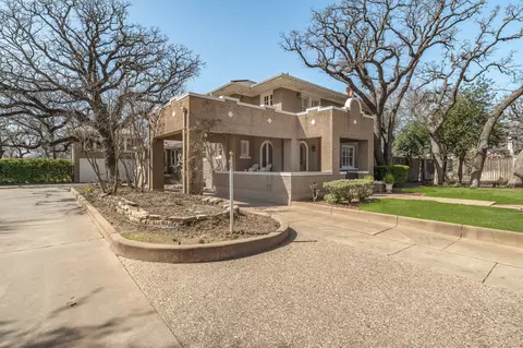 826 Elm St, Graham, TX 76450