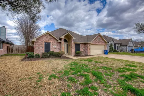 504 Bowie St, Forney, TX 75126