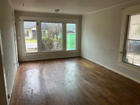 Living - 507 W Marshall St, Minden, LA 71055 photo 2 of 4
