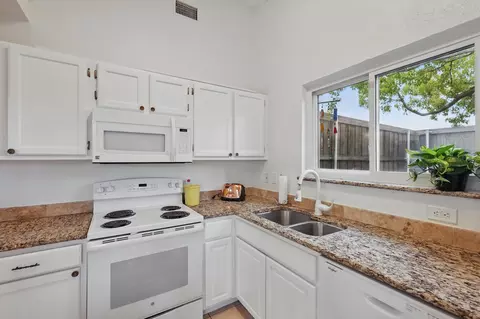 Kitchen - 1465 Javelin Way, Lewisville, TX 75077 photo 1 of 2