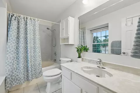 Bath - 1465 Javelin Way, Lewisville, TX 75077 photo 1 of 2