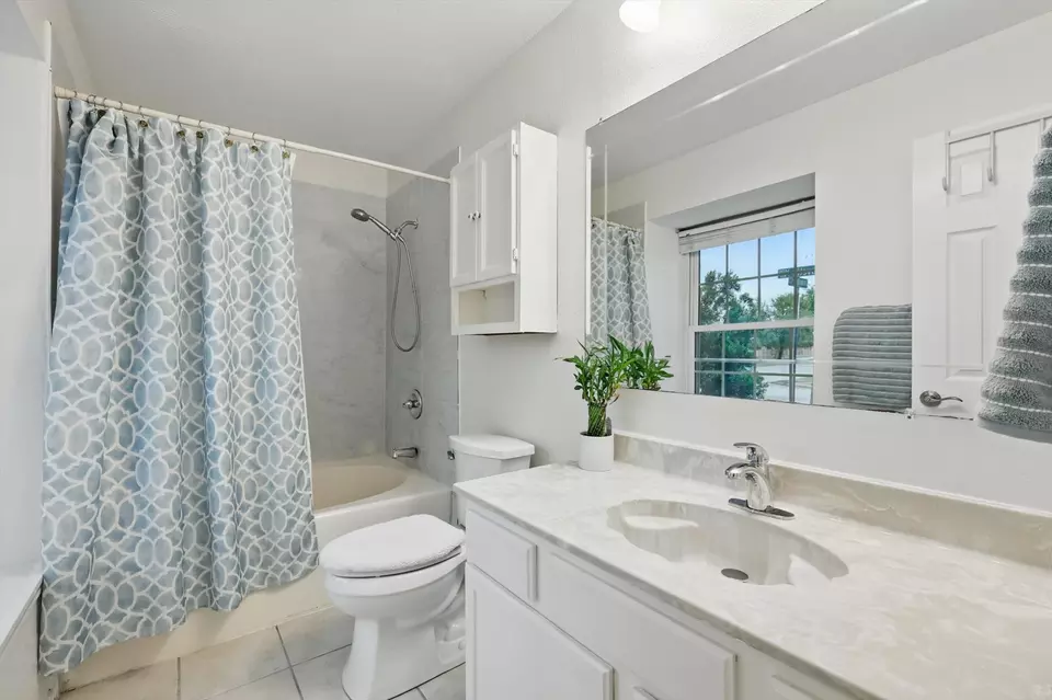 Bath - 1465 Javelin Way, Lewisville, TX 75077 photo 1 of 2