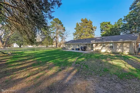 Exterior - 292 Strong St, Doyline, LA 71023 photo 4 of 8