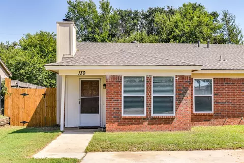 130 Oak Wood Ln, Kennedale, TX 76060