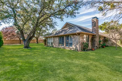 5006 Village Ct, Dallas, TX 75248