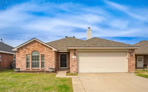 118 Red Cloud Dr, Greenville, TX 75402