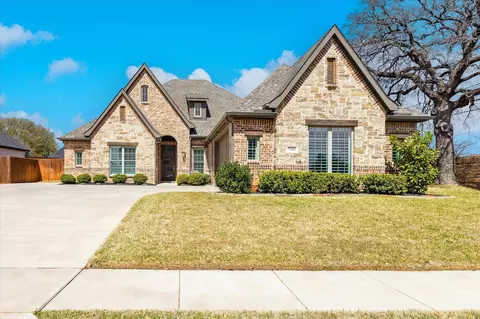 7245 Smith Farm Dr, North Richland Hills, TX 76182