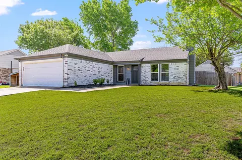3920 Dogwood Ln, Fort Worth, TX 76137