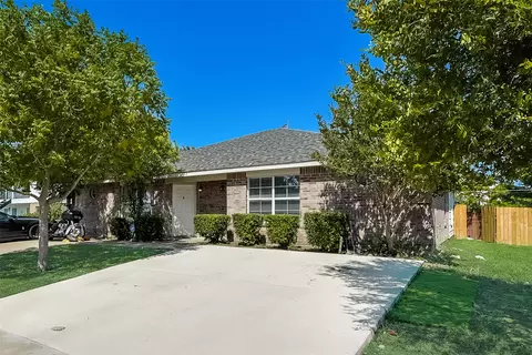305 Kings Way Dr #B, Mansfield, TX 76063