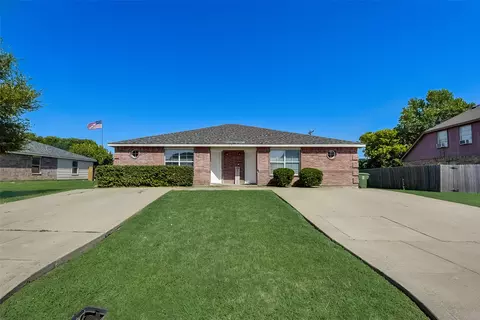 315 Queens Ct S, Mansfield, TX 76063