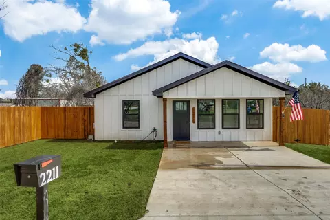 2211 Comet Trl, Granbury, TX 76048